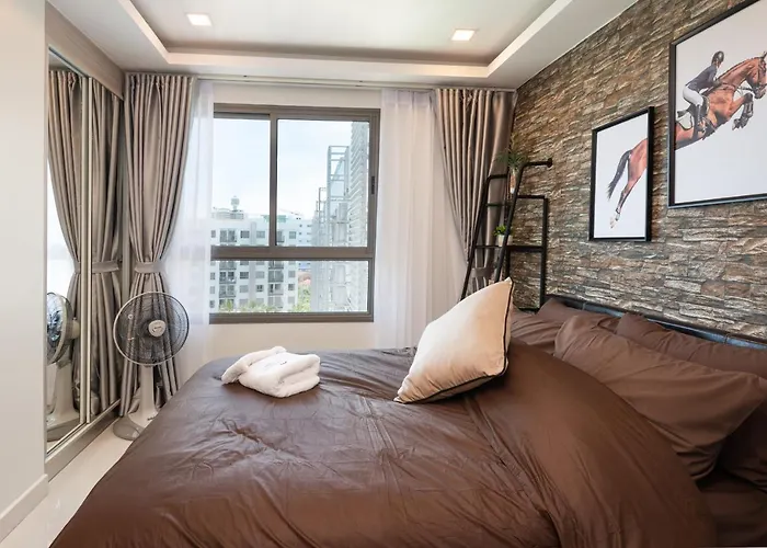 Rare Xxxl Swimming Pools Resort - Free Fast Wifi - Top Floor Pool View Balcony