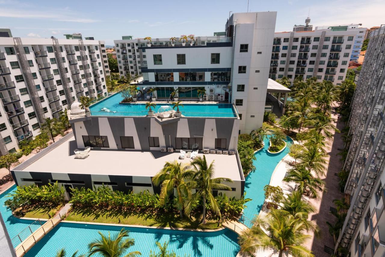 Apartment Rare Xxxl Swimming Pools - Free Fast Wifi - Floor Pool View Balcony *